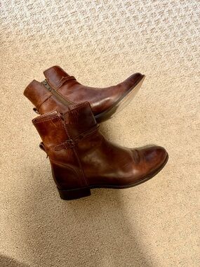 Frye Vintage Women’s Brown Leather Zip Ankle Boots - western style